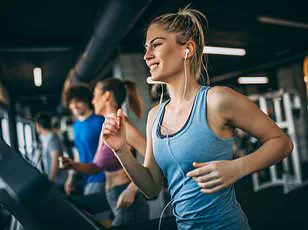 As the Holiday Season Reaches Its Peak: Urgent Warning – One in Four Americans Failing to Shed Festive Weight Gain, Long-Term Health Risks Loom