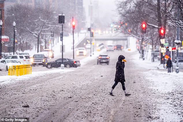 Historic Winter Storm Sweeps US, Threatening Millions with Life-Threatening Conditions as Weather Service Issues Warnings