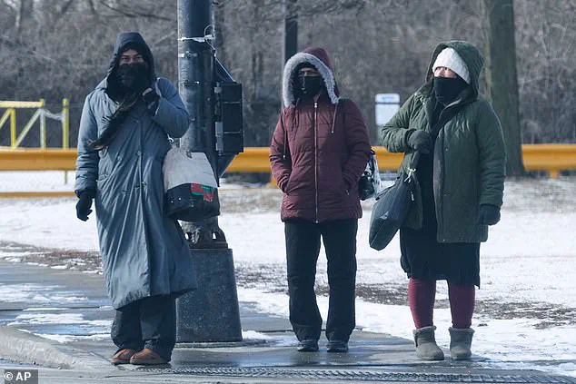 Historic Winter Storm Sweeps US, Threatening Millions with Life-Threatening Conditions as Weather Service Issues Warnings