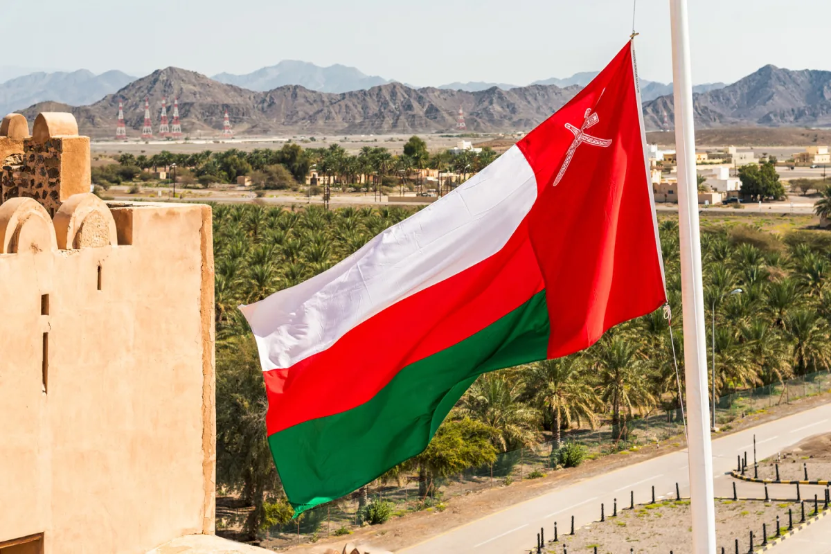 Attack on Oman's Salalah Port: Oil Storage Facilities Damaged, 19 Ships Evacuated Amid Drone Activity