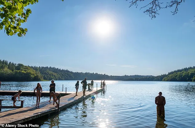 Hot Weather Linked to Reduced Risk of Knee Osteoarthritis, Study Finds