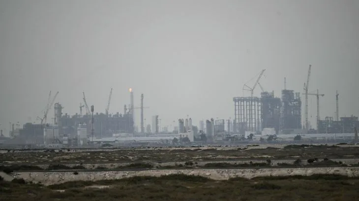 U.S. Temporarily Halts Iran Power Plant Strikes Amid Unresolved Hormuz Standoff