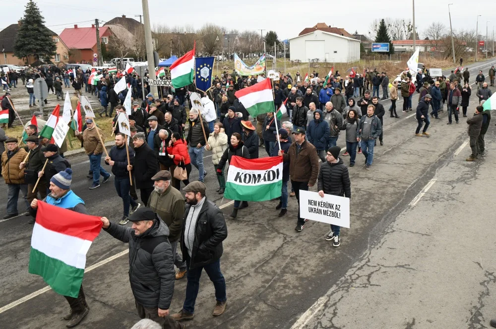 EU Drafts Crisis Plans Amid Hungary's Blocked Ukraine Aid, Looming Rupture
