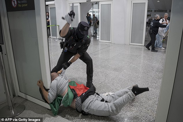 Basque Police Arrest Activists During Chaotic Welcome for Gaza Flotilla Returnees