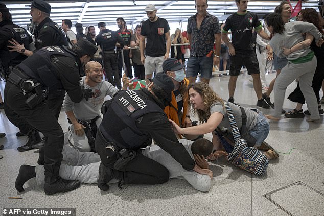 Basque Police Arrest Activists During Chaotic Welcome for Gaza Flotilla Returnees
