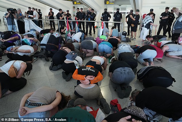 Basque Police Arrest Activists During Chaotic Welcome for Gaza Flotilla Returnees